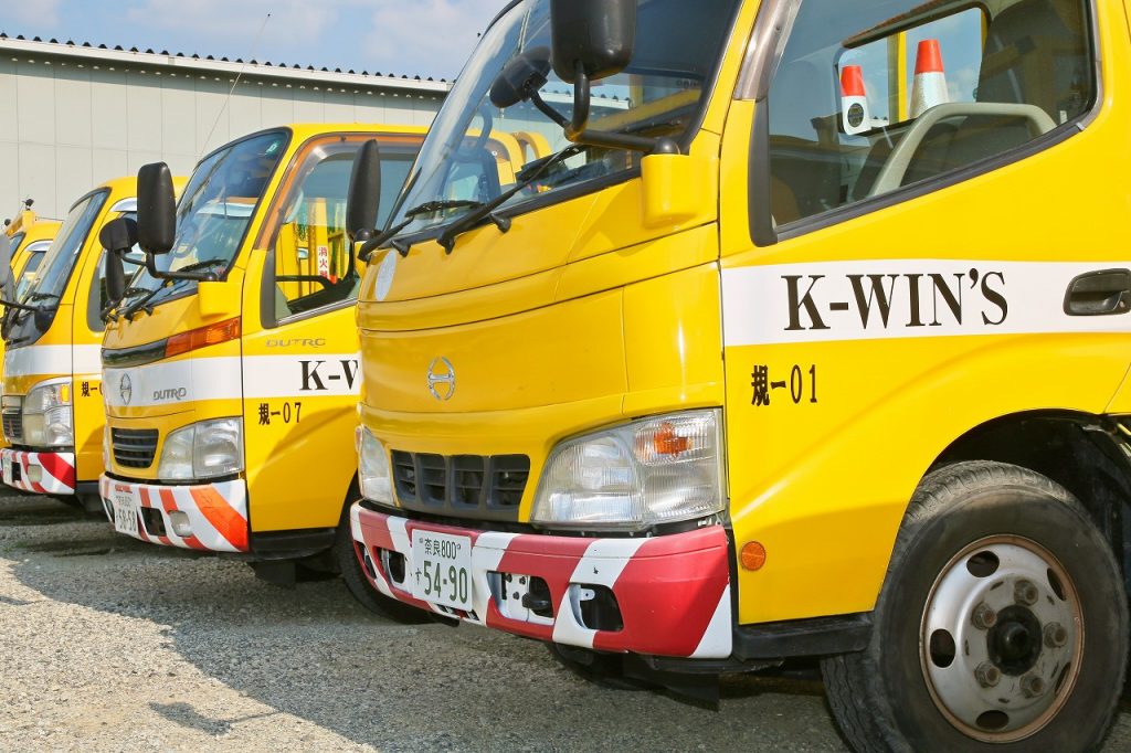 的確な判断と迅速な誘導で、お客様や通行車両を安全に誘導いたします。